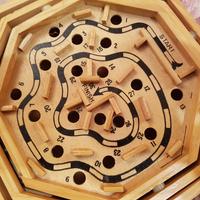 Gioco in legno percorso pericoloso