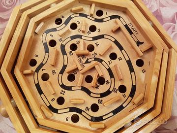 Gioco in legno percorso pericoloso