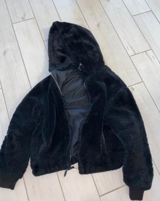 Pellicciotto Bershka nero con cappuccio