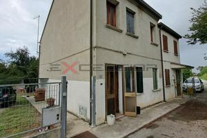 CAVARZERE - CASA ACCOSTATA CON SCOPERTO
