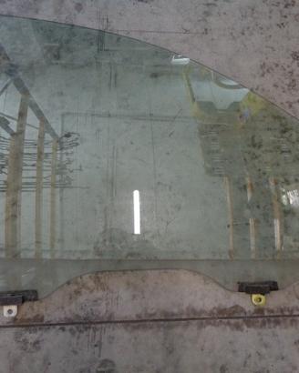 VETRO SCENDENTE ANTERIORE DESTRO L200 KB4T 2010