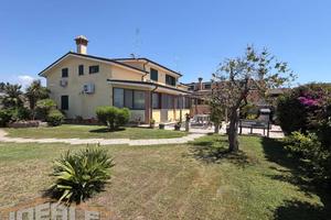 Villa di 150 m² con 4 locali a Pomezia