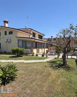 Villa di 150 m² con 4 locali a Pomezia