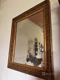 Specchio antico in stile dorato