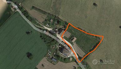 Casa rurale con terreno 3000 mq