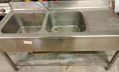 lavandino con doppia vasca e sgocciolatoio