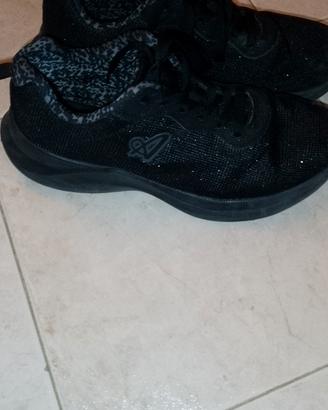 Scarpe sneakers n 41 € 15