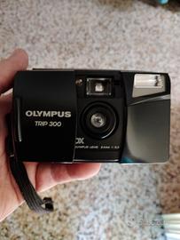 macchina fotografica Olympus trip 300