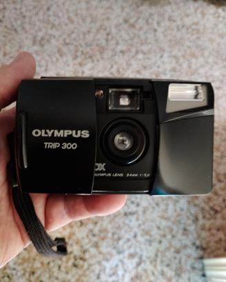 macchina fotografica Olympus trip 300