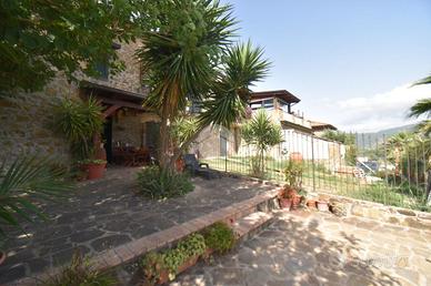 4 LOCALI A LAUREANA CILENTO