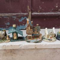 5 casette in legno e 1 in ceramica