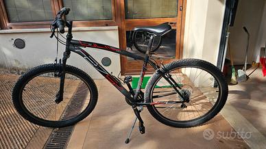 Mountain Bike muscolare con ruote da 27.5 