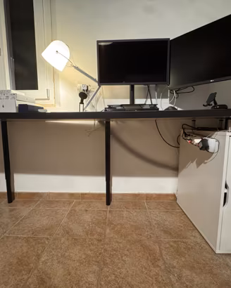 Scrivania IKEA componibile, completa o a pezzi