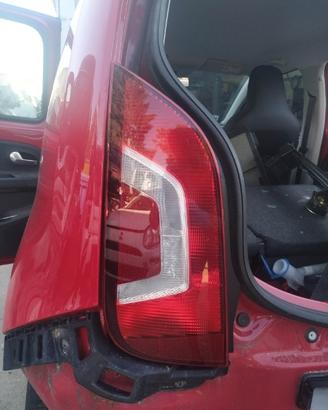 Fanale posteriore sinistro VOLKSWAGEN UP! del 2016