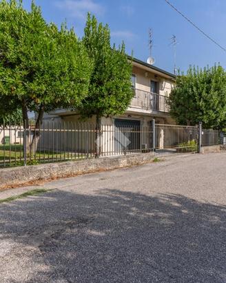 PORZIONE DI BIFAMILIARE A RIVA DEL PO