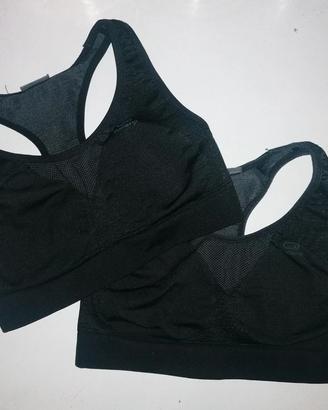 Due reggiseni sportivi Decathlon