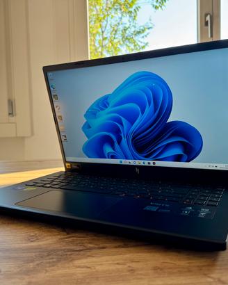Acer Nitro V15 - RTX 5050, I7 13620H, 32GB RAM