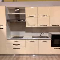 Cucina lineare color panna