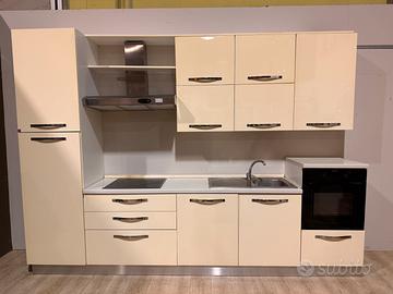 Cucina lineare color panna