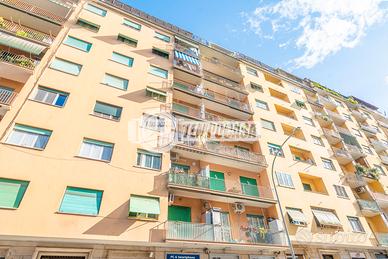 QUADRILOCALE CON BALCONI A REDDITO