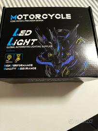 Faretti supplementari universali per moto