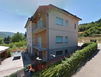 Compendio immobiliare 5 unità abitative e fondi