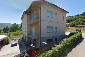 Compendio immobiliare 5 unità abitative e fondi