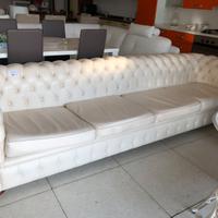 Divano modello Chesterfield