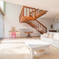 Appartamento luminoso su due livelli in zona Villa