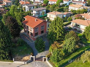 Vergiate - imponente villa