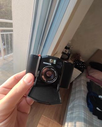 Minox GL con custodia originale in pelle rossa