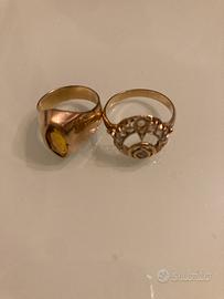 Coppia di anelli in oro giallo con pietre
