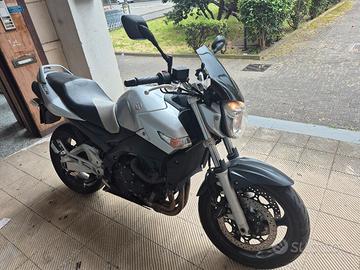 Moto Suzuki GSR 600