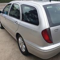 Lancia Lybra portellone porte specchi