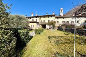 RINNOVATA CASA DI CORTE: spazio e verde privato!