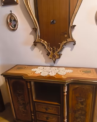 Mobile d'ingresso antico decorato con specchio 