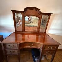 Toilette con specchiera e comodini