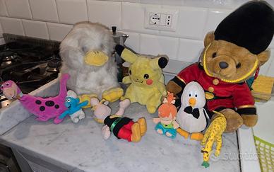 Lotto Peluche vari (Pikachu, Asterix, Flinstones)