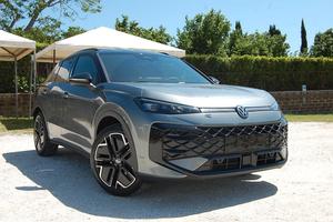 Volkswagen T-Roc 1.5 eTSI ACT 150 CV DSG R-Line