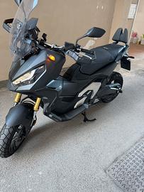 Xadv 750 nero opaco