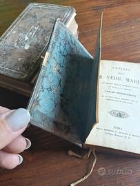 cattolica biblia e libro preghiera 