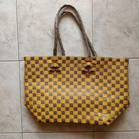 Borsa design intrecciato giallo e marrone