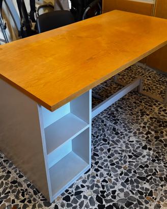 Scrivania in legno da ufficio