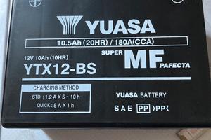batteria yuasa per moto