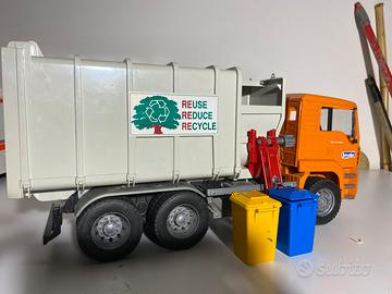 BRUDER Camion Spazzatura
