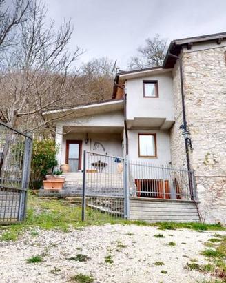 Casa indipendente di 110 m² con 3 locali a Rieti