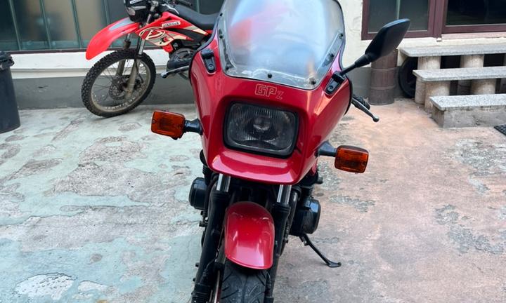 Kawasaki GPZ 750