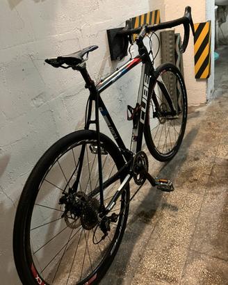 Cube cross race