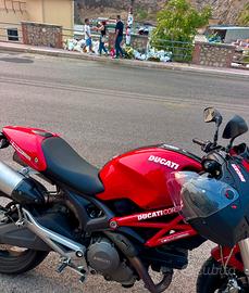 Ducati Monster 696