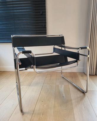 WASSILY B3 in cuoio nero by KNOLL Studio